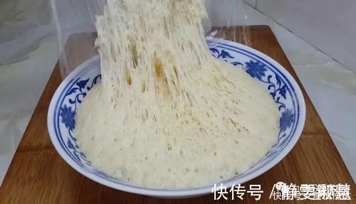 早餐别再烙饼了,加2个鸡蛋,外皮焦脆又松软,比鸡蛋饼油条好吃