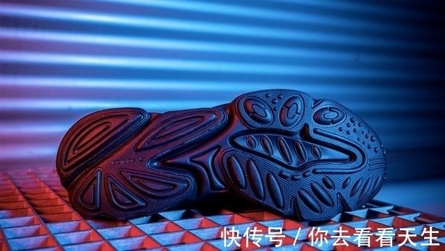 配色 一年 365 天都穿不腻的黑魂狂潮,黑的也太帅了