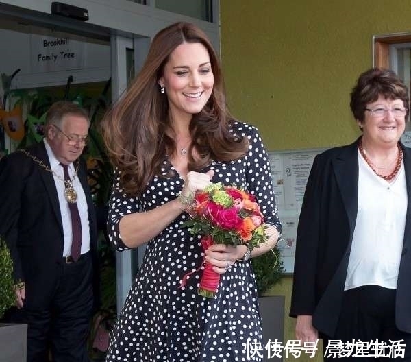 凯特|凯特王妃换了发型,也换了礼帽,看起来像个小护士