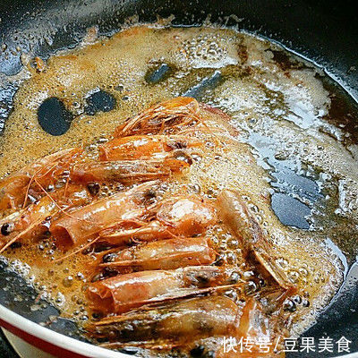 冬天吃#精致一人食#咖喱粉虾仁炒饭,暖身又暖心