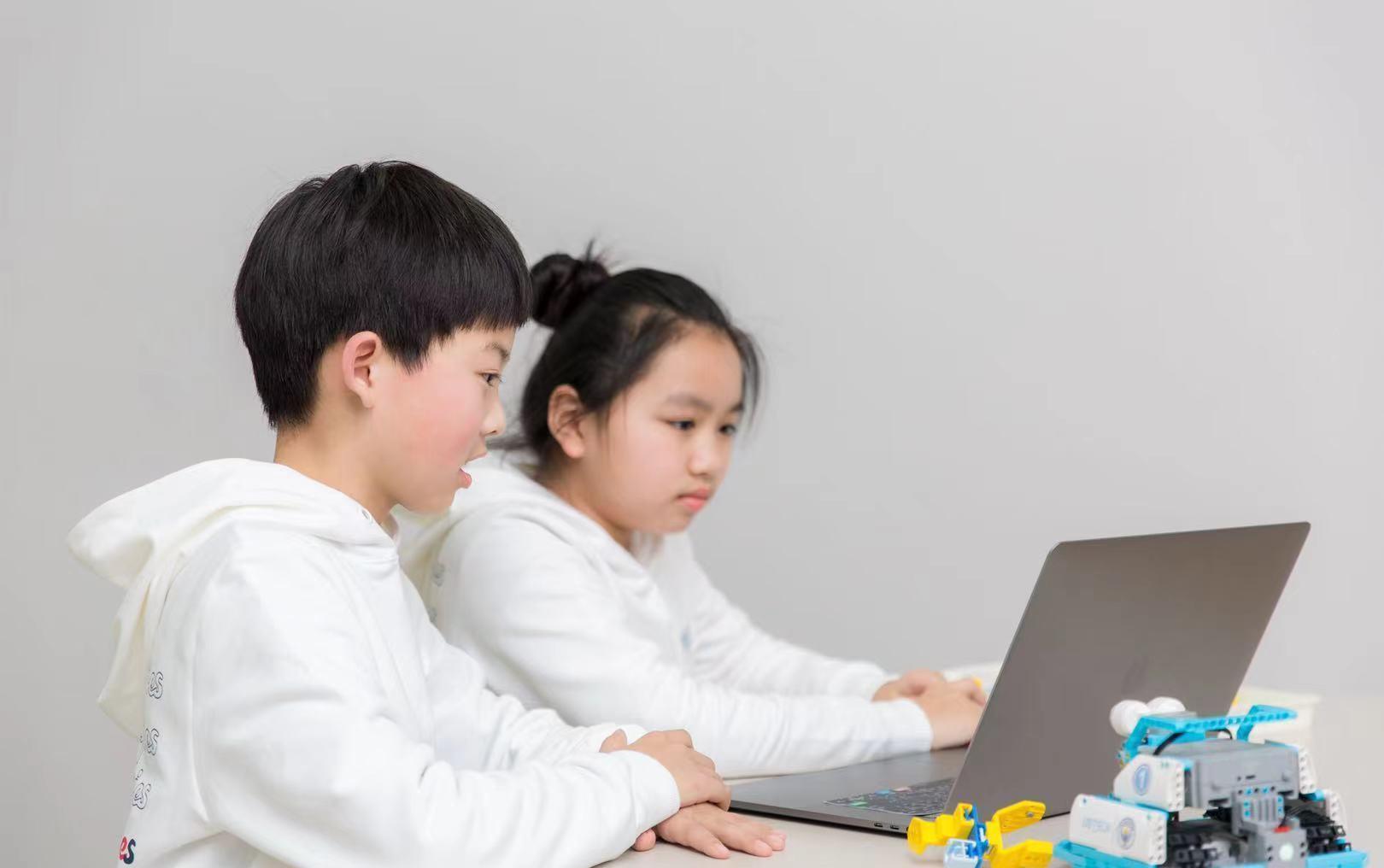 学习习惯|学霸儿童会有“4个特征”,占一个前途无量,家长要重视教育