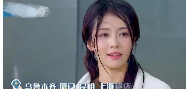 《奔跑吧》：白鹿整蛊队友遭吐槽，秦霄贤3次落水，网友：没必要