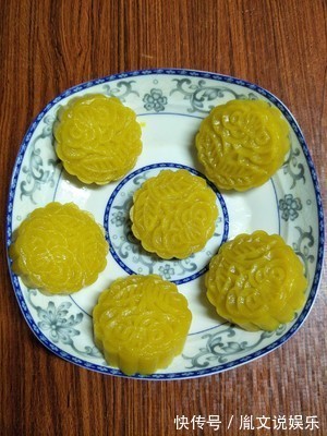 好吃|南瓜最新做法，不煎不炸还不煮，做出来筋道十足，太好吃了