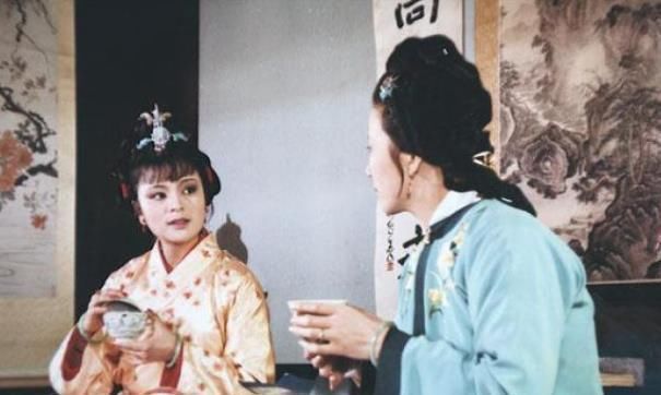 曹公用@红楼梦中最精明的女子,王熙凤远不如她,贾府败落时成了诰命夫人