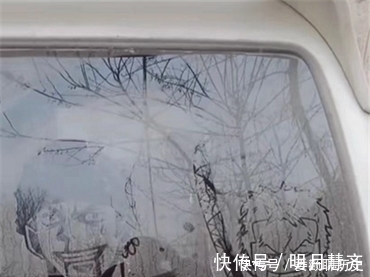 女孩|老板趴在厕所门口,女孩本以为他在偷看,但实际他已经没了