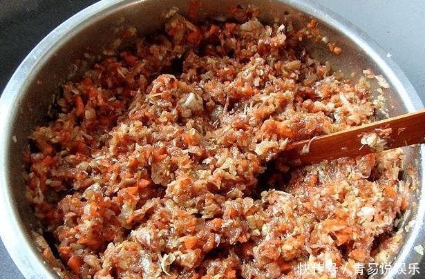 自己烙饼,为何总是硬外婆教我一招,香软酥脆层次多,个个鼓泡