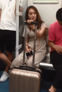 |搞笑GIF:我都不敢这么p,她却敢这么长!