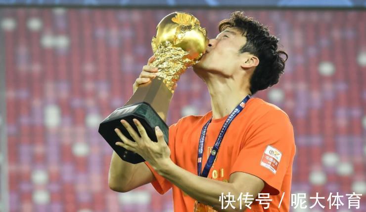 最佳阵容|外媒:中超2021赛季最佳阵容,4名本土球员,22岁小将脱颖而出