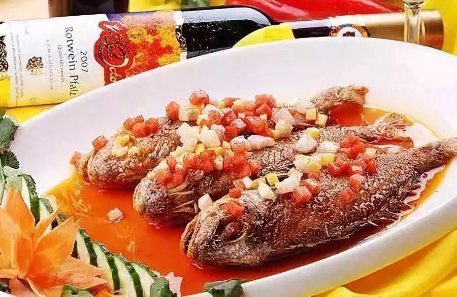  美食|美食推荐：蒜苔炒腊肉、青椒肉丝、泡椒凤爪、干烧鲫鱼