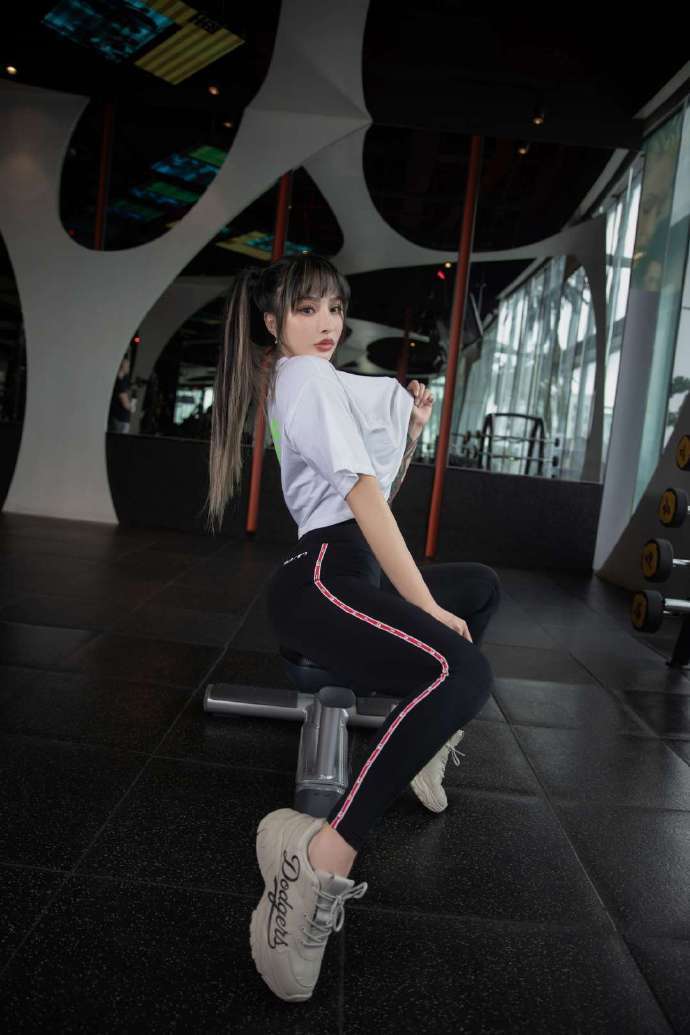 欧美|昔日的“臀神”,欧美女生同款身材,这样的比例你爱吗