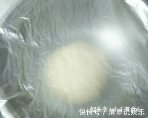 做面包不用买烤箱了,教你一招,用普通锅就能做,2分钟就学会