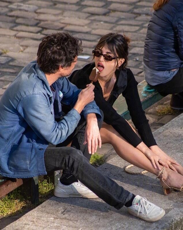 je举手投足充满慵懒法式风情 INS法国时尚博主简约穿搭日常