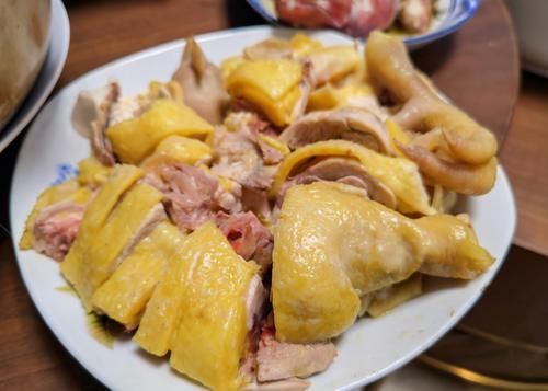 俞灏明亲自下厨，做年夜饭，这菜太有年味儿了，网友：人帅厨艺棒