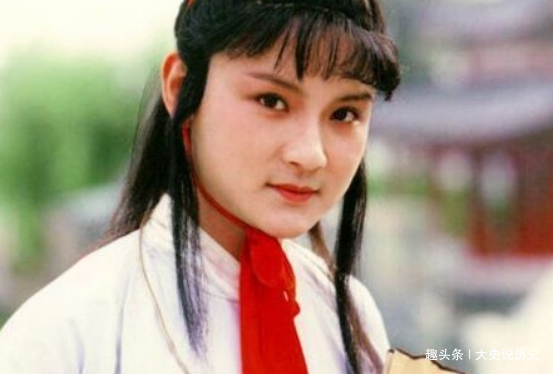 贾宝玉$《红楼梦》她看似很疼自己孩子,实际跟儿子没丝毫感情,悲哀!