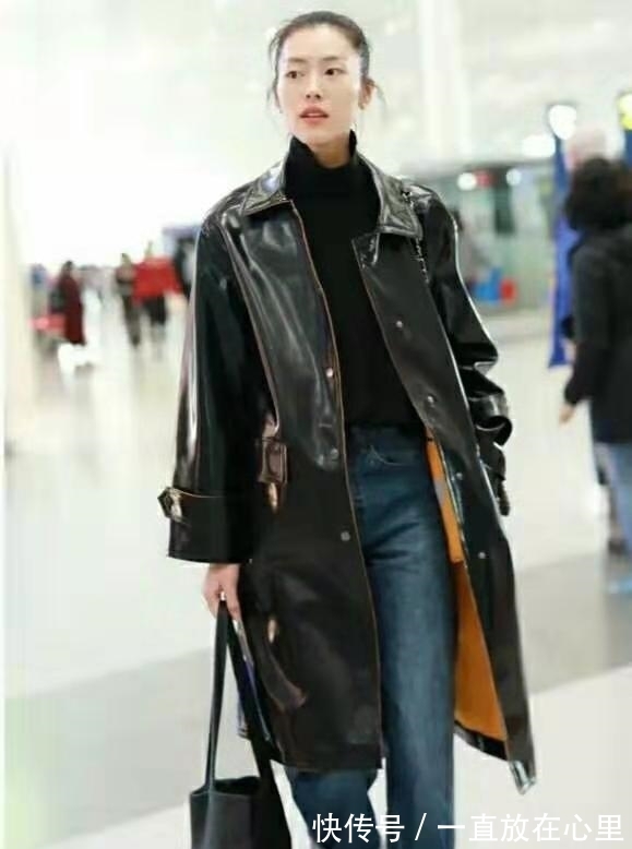 chanel 刘雯皮衣帅气走机场,背36700的香奈儿包包,超模身材太抢镜