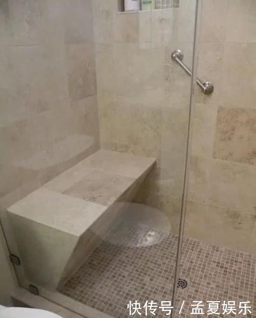 长方形|卫生间再小都要砌个墩子,墙角不要1㎡,老人却安全实用多了