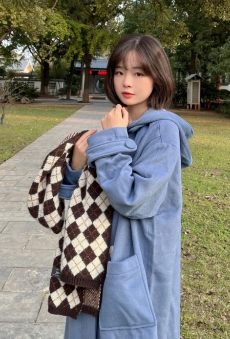 牛角扣大衣 小个子女生的冬季穿搭指南,身穿“牛角扣大衣”简约洋气,超好看