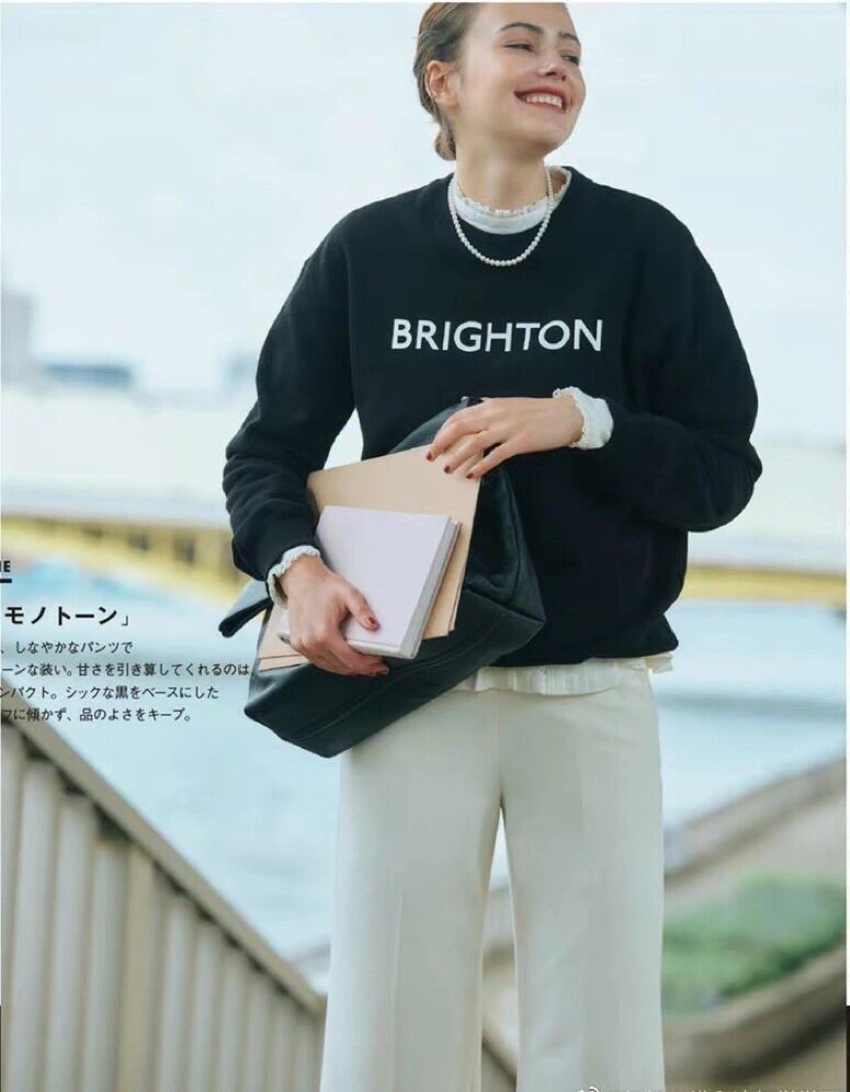 褶皱裙 “卫衣”如何穿得更有女人味?增加这几种元素,高级又优雅