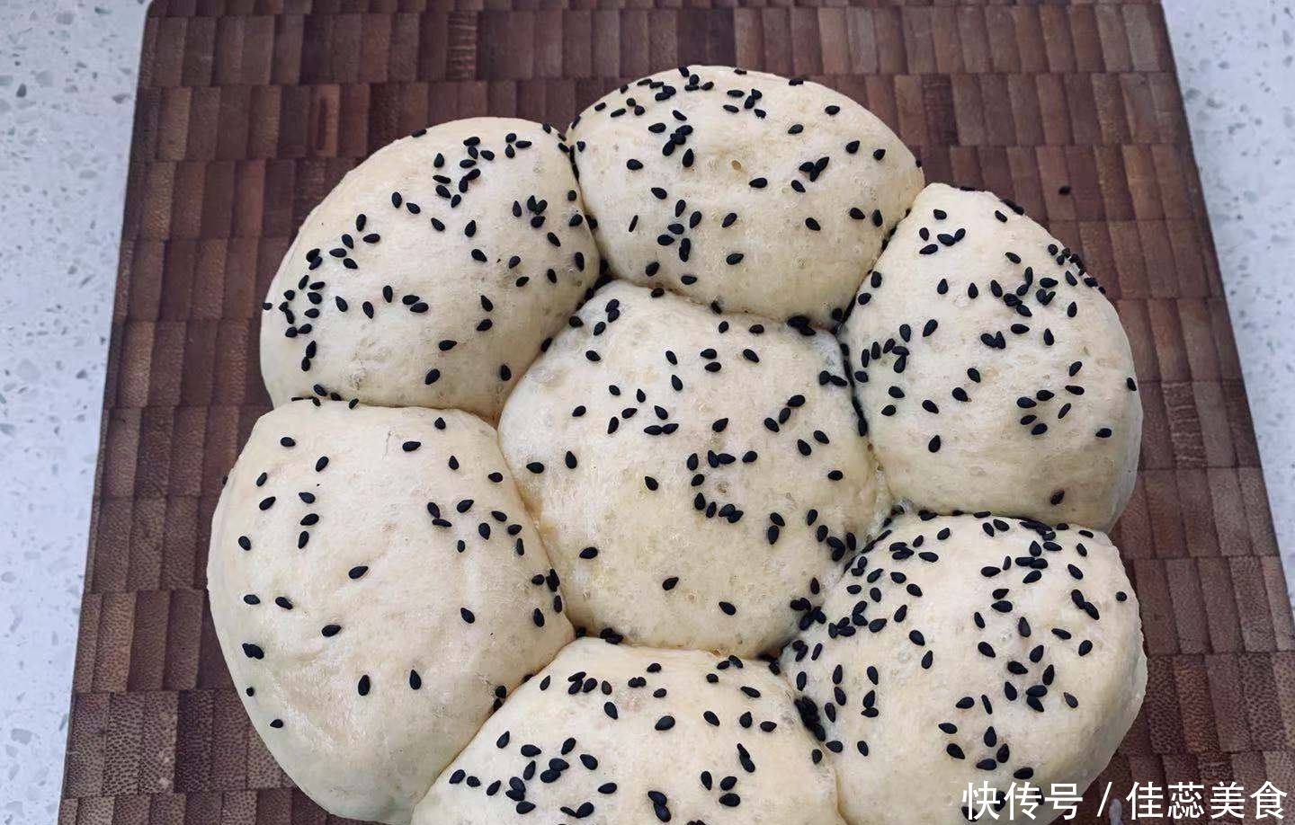 没有烤箱没关系,教大家用电饭锅做面包,干净卫生孩子爱吃