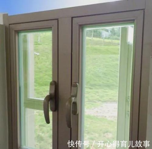 装修|有钱人封阳台都不用塑钢了，现在都流行的，台风天鸽来了都不