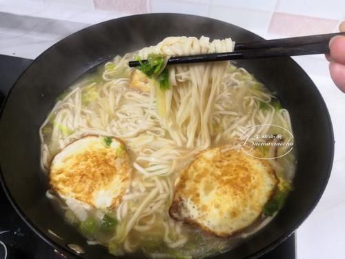 天冷,早餐这样吃,尤其这碗面,健康营养味道好,吃着肠胃舒服