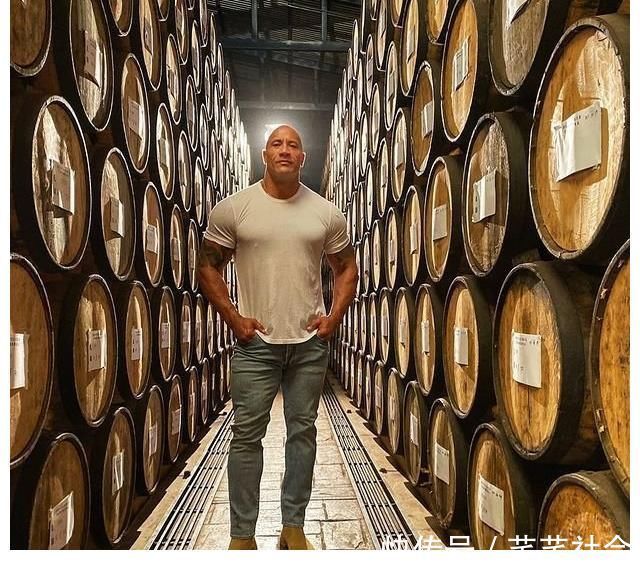 强森|巨石强森第一部DC漫画电影,黑阿亚即将上演,优质偶像再次上线!