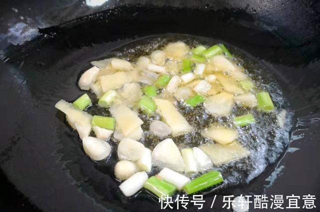 鸡腿|入秋后，家人就爱吃这肉，比猪牛羊蛋白高，简单焖一锅，真解馋！