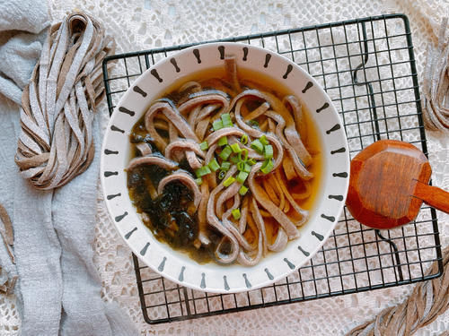 二月二龙抬头要吃面，自制荞麦面，粗粮细作营养丰富，口感劲道