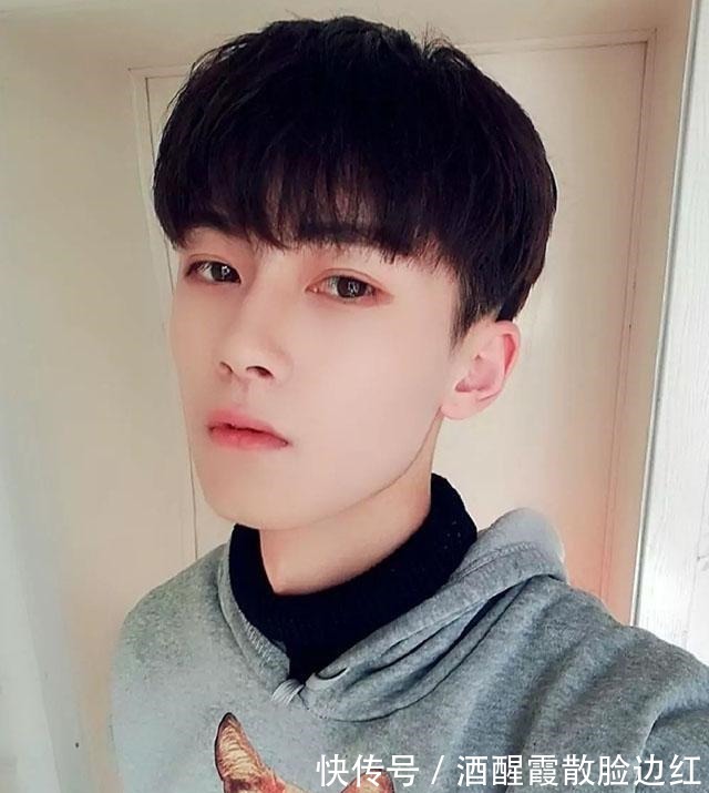 刘海|男生头发长长了剪什么发型好 别再跟理发师说两边剪短了!