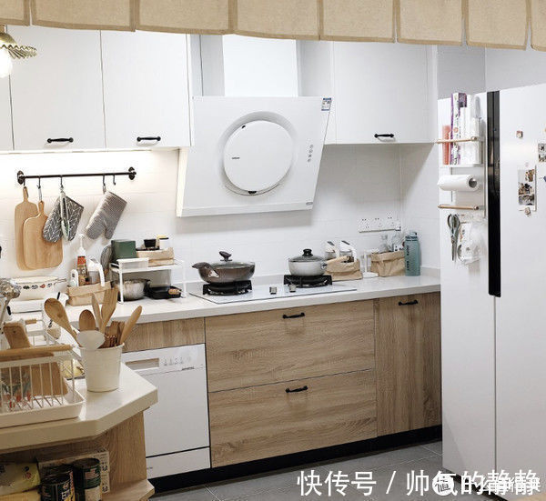 小喜|这对夫妻太有远见,把次卧和客厅打通,清爽开阔,日子过得简单舒适