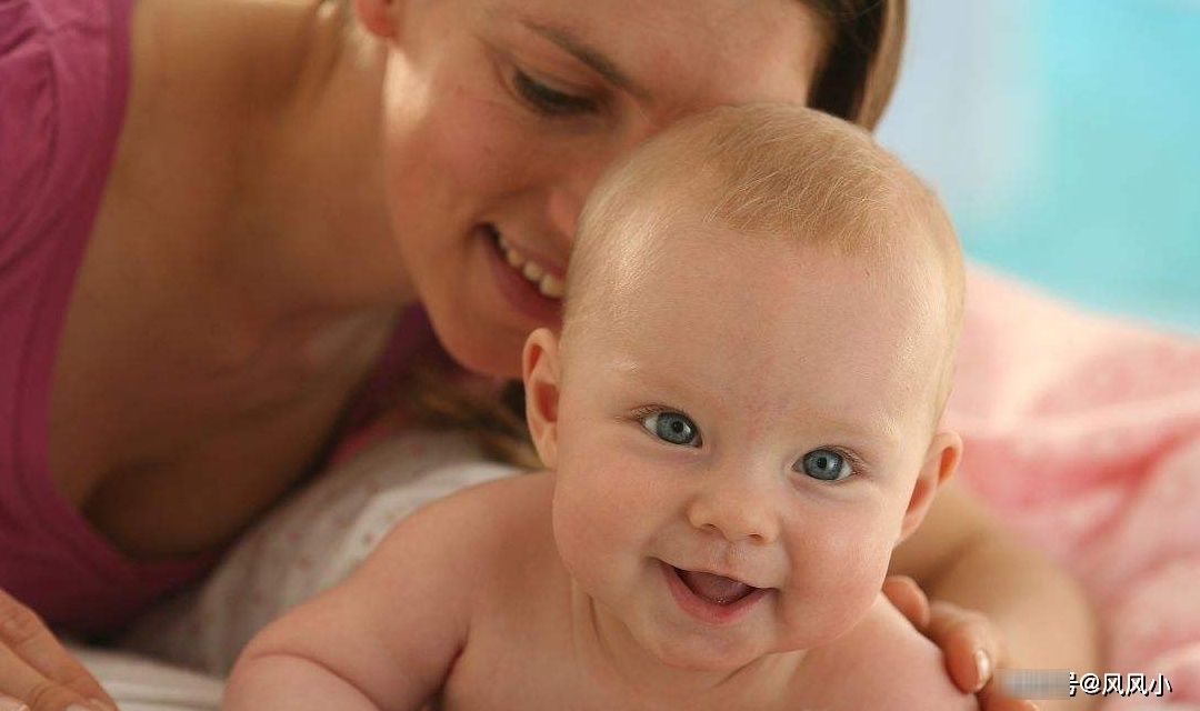 大人们|宝宝有个动作会的越早，将来长大就更聪明，你家宝贝是吗