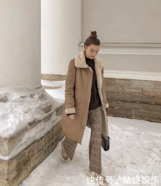 3种牛仔裤穿法,不露脚踝也显腿瘦,保暖时尚都有了