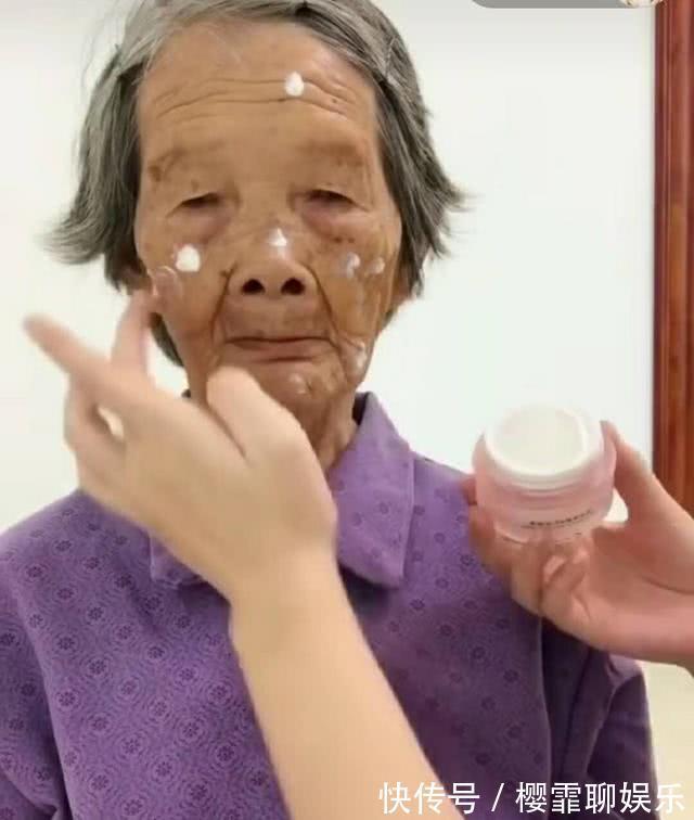 化妆|95岁奶奶穿上婚纱,化妆后成村里最美新娘,网友支持