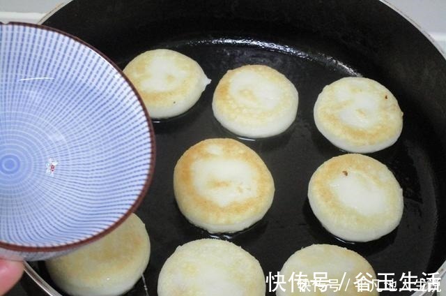糯米粉这样做,比汤圆好吃多了,我家儿子连吃了5个才停嘴
