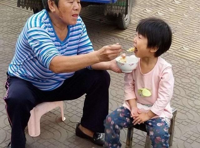 饮食|警惕，花式喂养会导致孩子不爱吃饭，对健康也有一定的影响