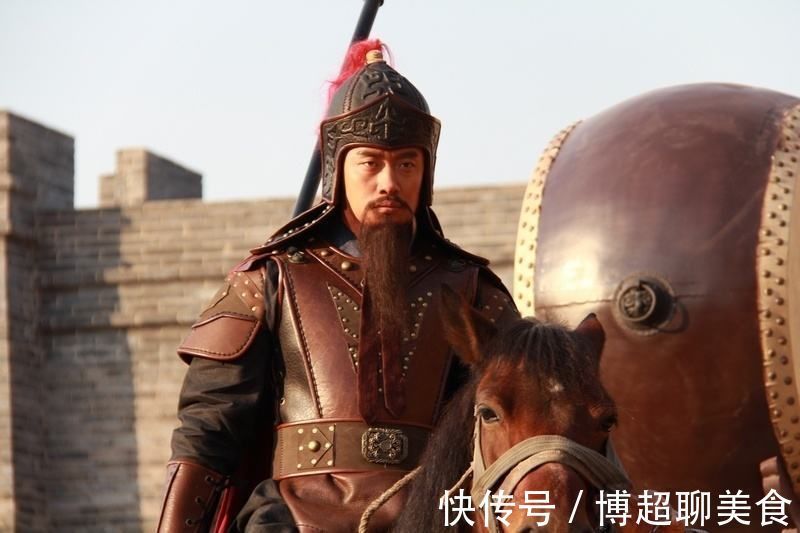 武艺|水浒中武艺力压豹子头林冲的两个人,第一个棍棒了得,下场悲惨