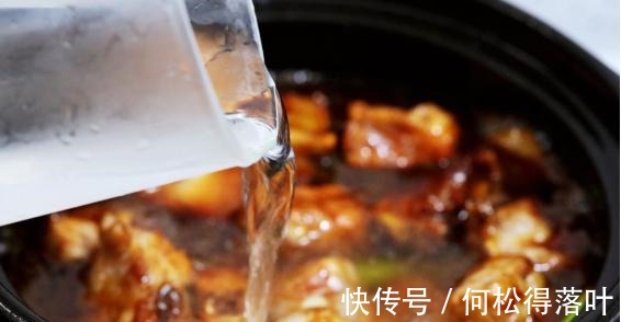 这么做土豆太香了,妥妥的待客硬菜,营养全面十足!