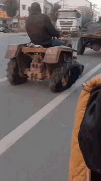 |搞笑GIF:一转身美美哒