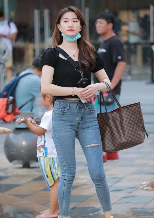 穿搭套路不如牛仔裤,搭配好看又显身材的上衣,让造型美起来