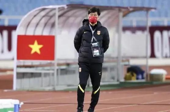 中国男足|道歉有用吗?国足队长吴曦向全国人民说对不起,输得脸都不要了