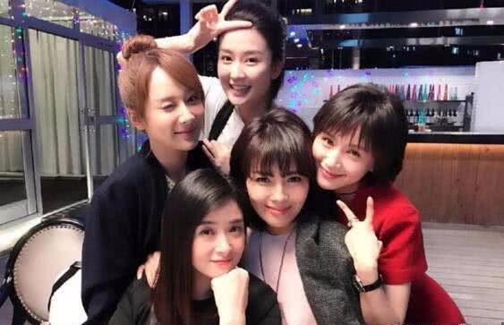 杨紫|亲爱的客栈手滑关掉了美颜，引得网友疯狂截图，杨紫的颜值亮了