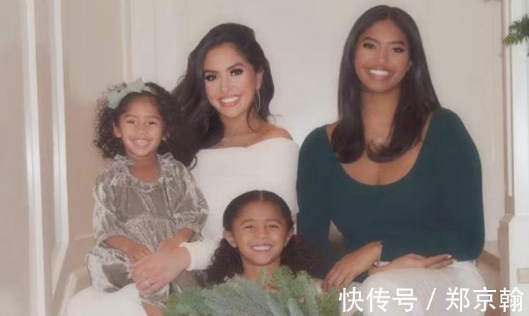 圣诞|瓦妮莎晒圣诞全家福,豪宅只剩4人笑容依然灿烂,又想念科比!