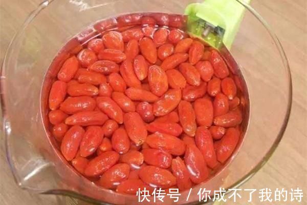 蜂蜜|三伏天钓鲤鱼,几款让鲤鱼疯狂的自制饵料,上钩全是大鲤鱼