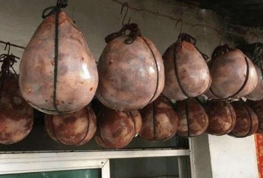 腊肉|大妈院子里挂的“气球”,五百块钱一个,很多人专门登门来买