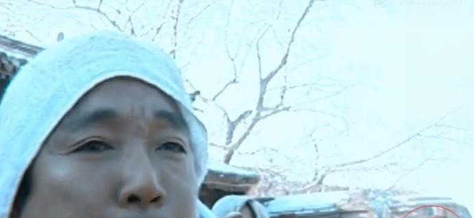 《亮剑》中的穿帮镜头,日本军官死而复生,战争年代惊现面包车!