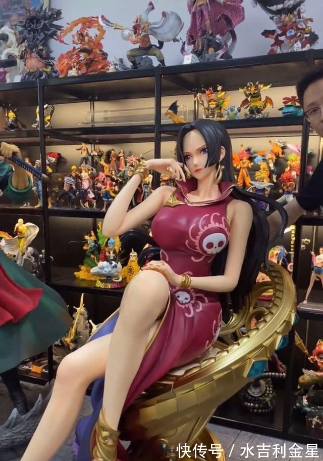 路飞|路飞等身手办碎了一地,看着真令人心疼