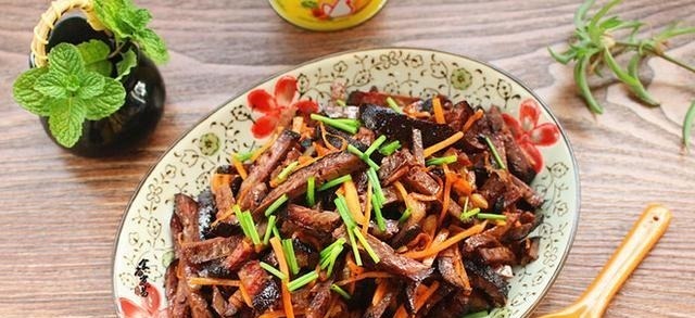 猪血丸子|建议中年女性家里条件允许,少吃牛肉羊肉多吃它,好处不请自来!