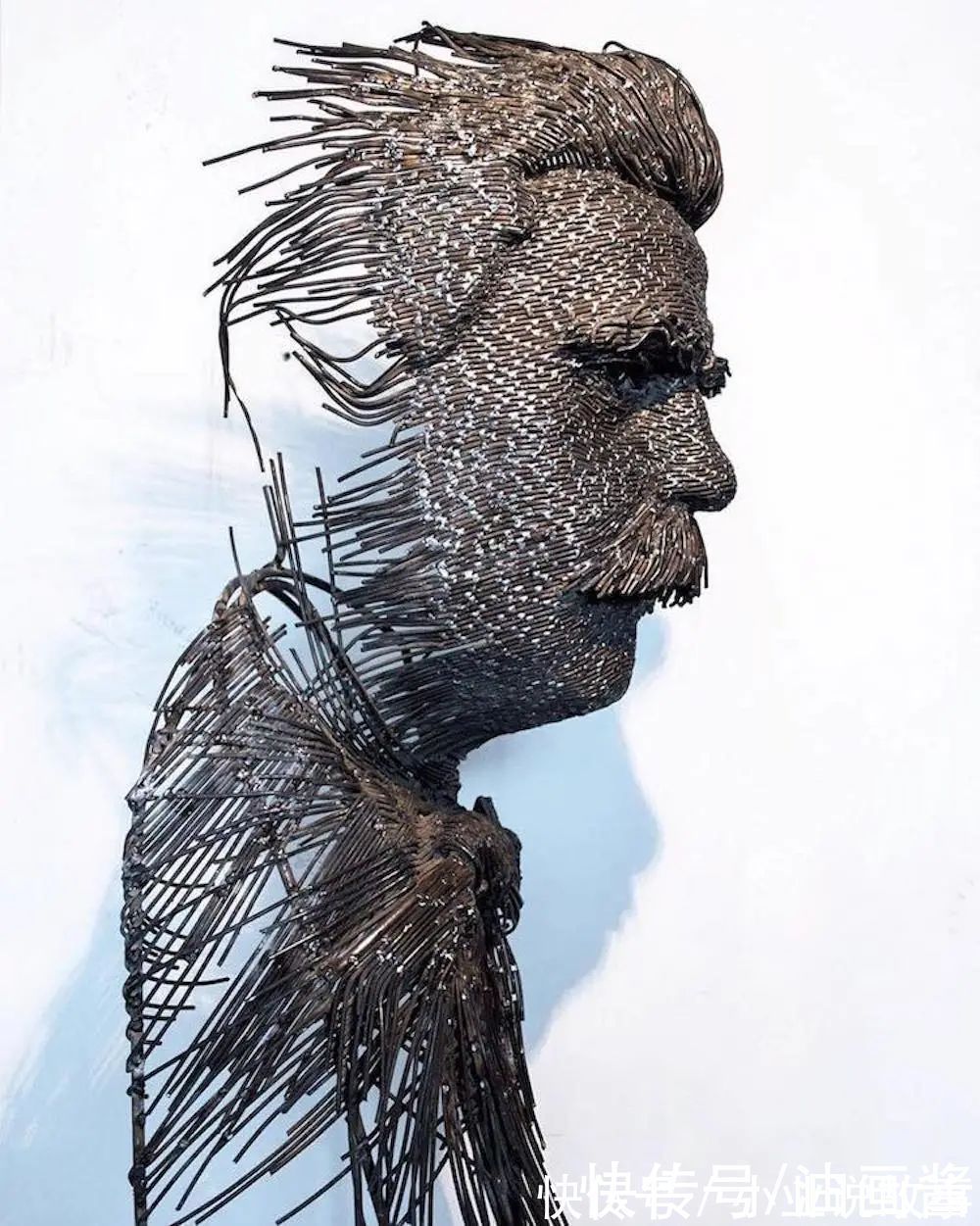 雕塑家#他用钢丝“画”出立体的人物肖像,看完作品后,让人赞叹不已