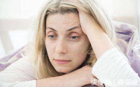 女性|45岁女性开始衰老后,身上2个地方会“变深”,没有的人还很年轻