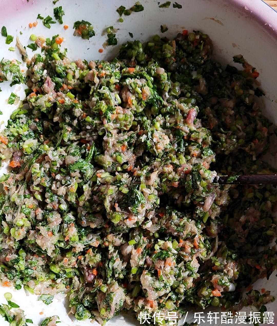 搅拌均匀|它是入秋“第一鲜”，用来包饺子，又鲜又嫩，家人吃不够